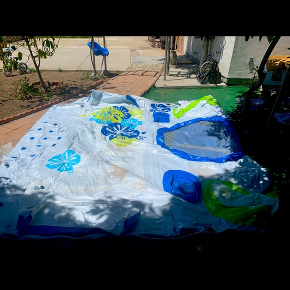 HUGE FLOATING ISLAND - Picture 1 of 4